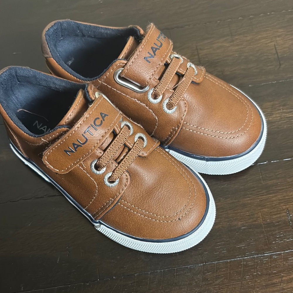 Nautica Brown Sneakers Classic Lace-Up Design